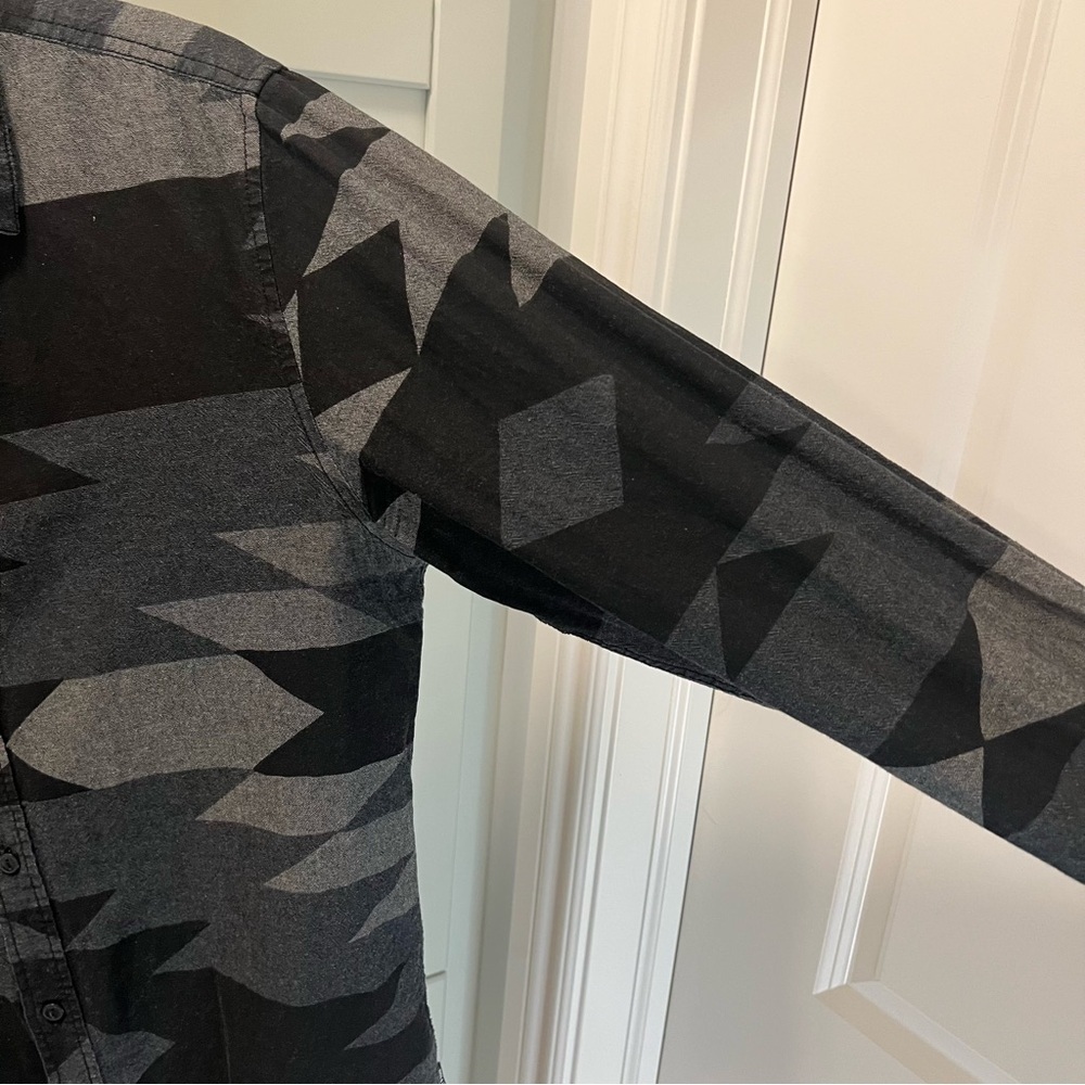 Vintage ONLY & SONS Charcoal and Black Slim Western Aztec Shirt | Men's Large - Picture 8 of 11